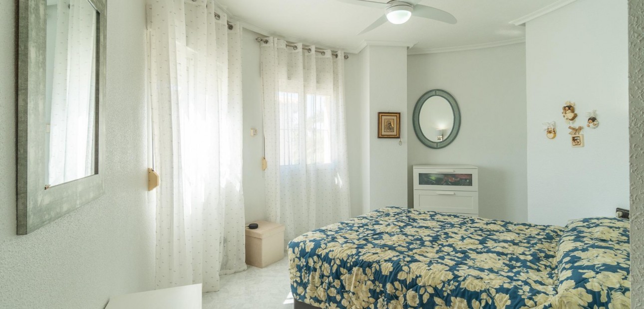 Venta - Villa -
Orihuela Costa - La Zenia