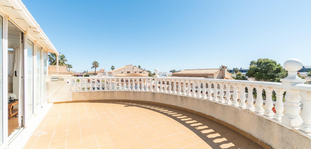 Venta - Villa -
Orihuela Costa - La Zenia