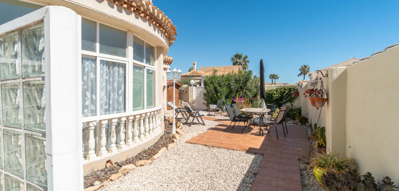 Venta - Villa -
Orihuela Costa - La Zenia