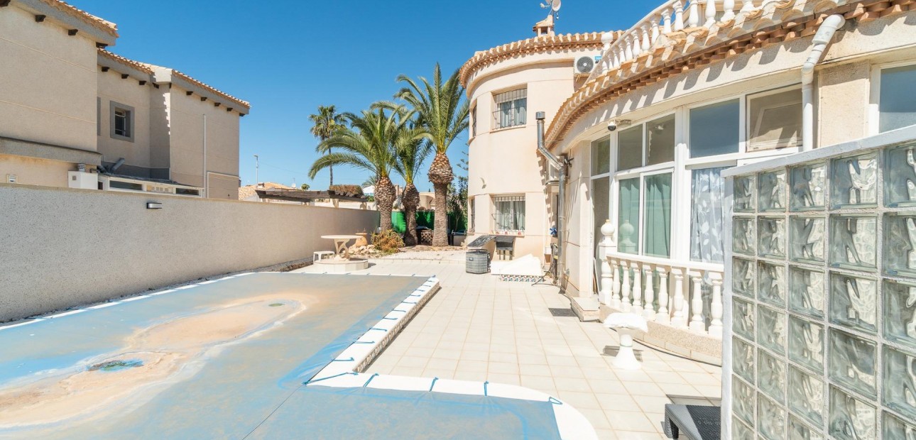 Venta - Villa -
Orihuela Costa - La Zenia