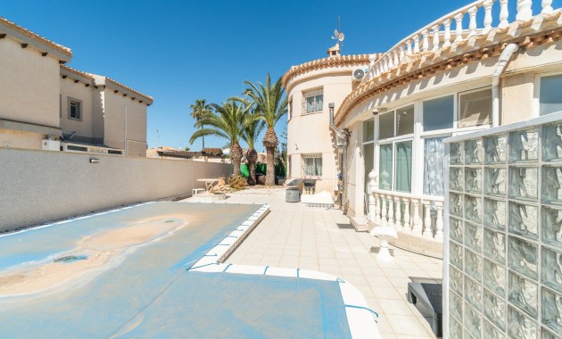 Venta - Villa -
Orihuela Costa - La Zenia