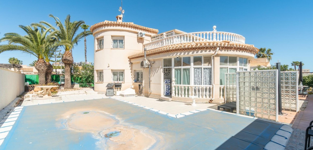 Venta - Villa -
Orihuela Costa - La Zenia