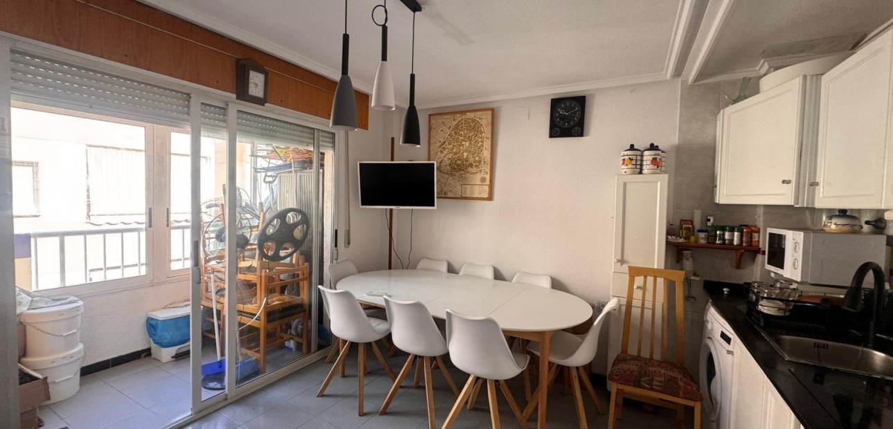 Herverkoop - Appartement / flat -
Torrevieja - Centro