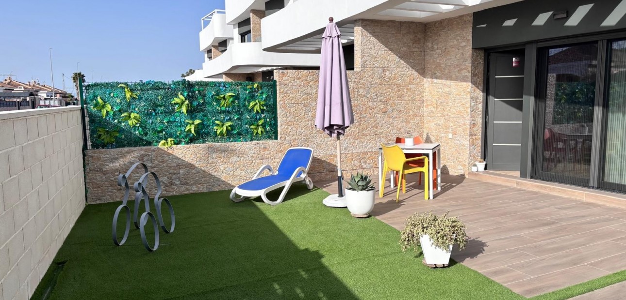 Herverkoop - Semi Detached Villa -
Los Montesinos - La Herada