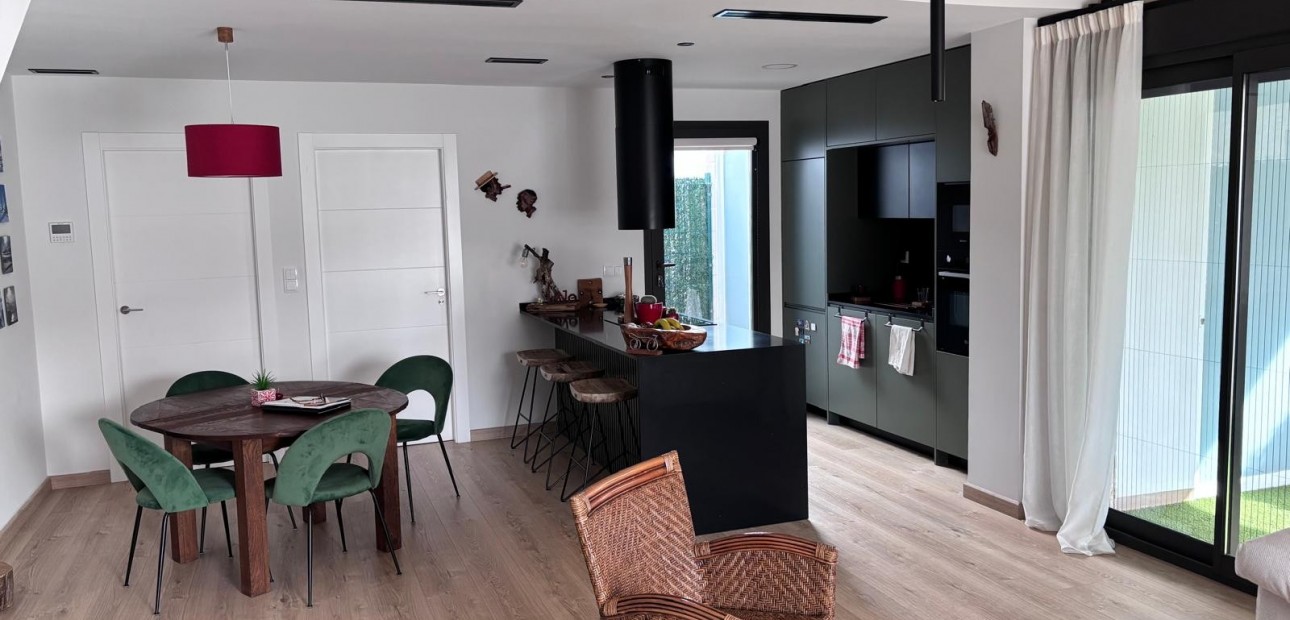 Herverkoop - Semi Detached Villa -
Los Montesinos - La Herada