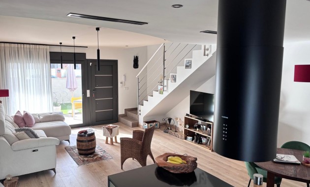 Herverkoop - Semi Detached Villa -
Los Montesinos - La Herada