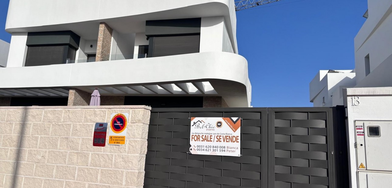 Herverkoop - Semi Detached Villa -
Los Montesinos - La Herada