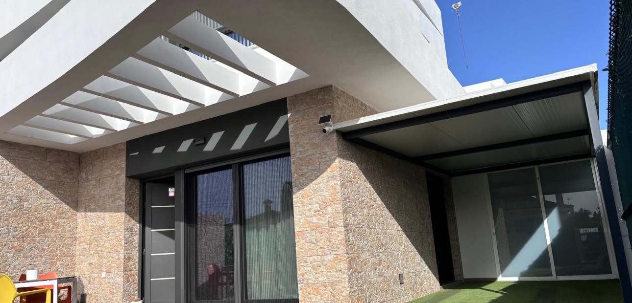 Herverkoop - Semi Detached Villa -
Los Montesinos - La Herada