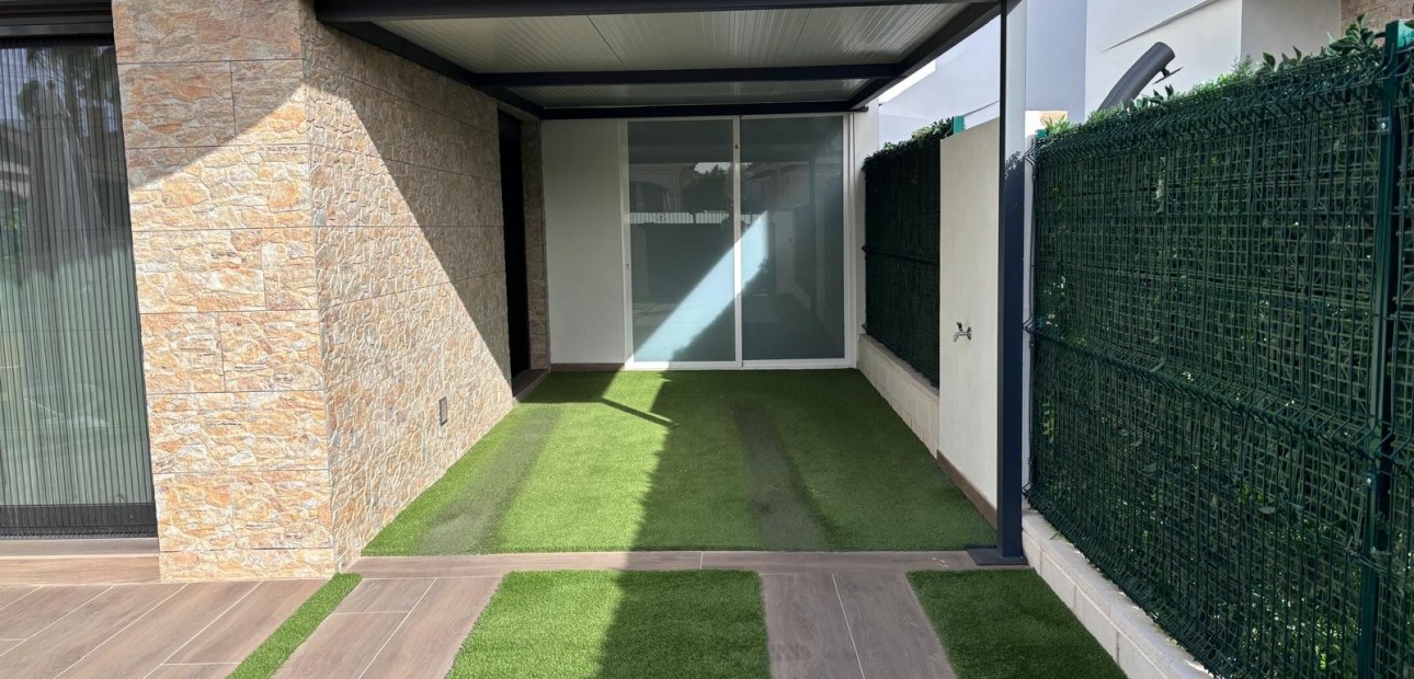 Herverkoop - Semi Detached Villa -
Los Montesinos - La Herada