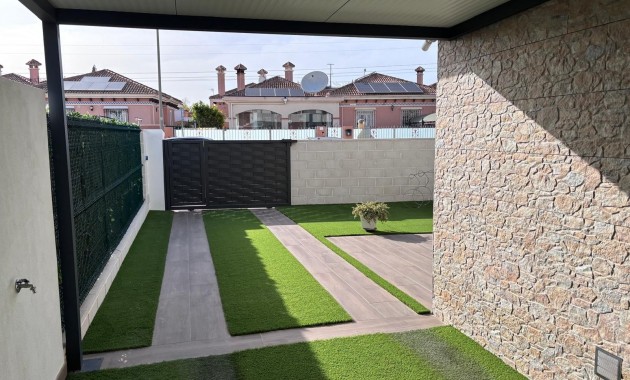 Herverkoop - Semi Detached Villa -
Los Montesinos - La Herada