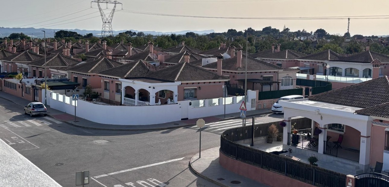 Herverkoop - Semi Detached Villa -
Los Montesinos - La Herada