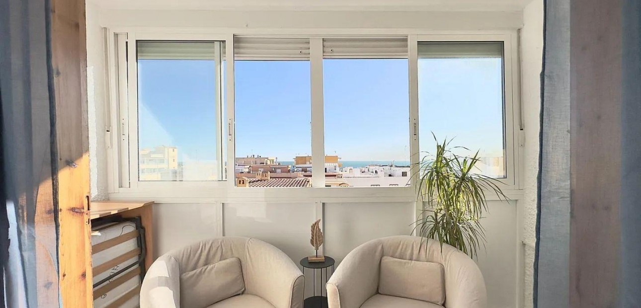 Herverkoop - Studio -
Torrevieja - Los Europeos