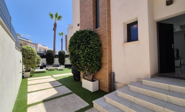 Herverkoop - Villa -
Torrevieja - Torreblanca