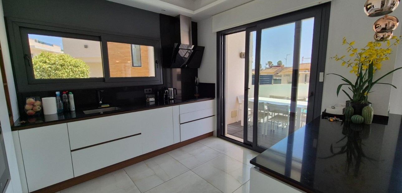 Herverkoop - Villa -
Torrevieja - Torreblanca