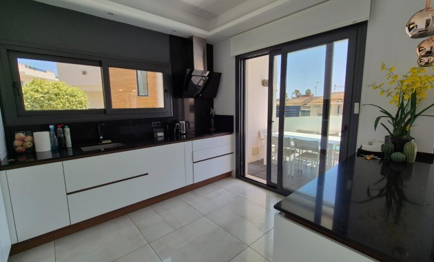 Herverkoop - Villa -
Torrevieja - Torreblanca