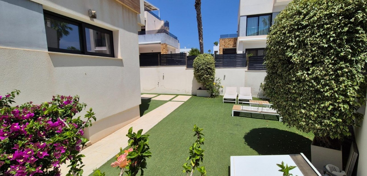 Herverkoop - Villa -
Torrevieja - Torreblanca