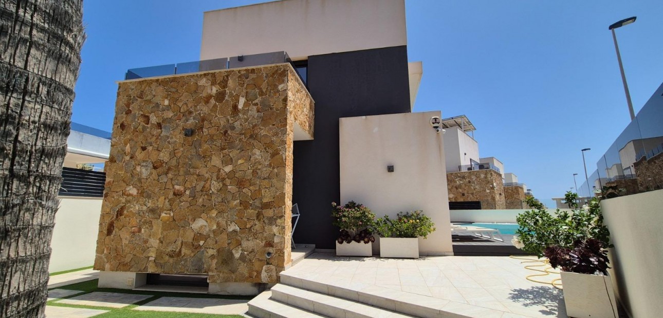 Herverkoop - Villa -
Torrevieja - Torreblanca