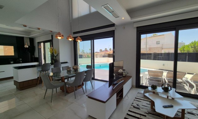 Herverkoop - Villa -
Torrevieja - Torreblanca