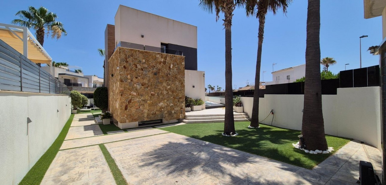 Herverkoop - Villa -
Torrevieja - Torreblanca