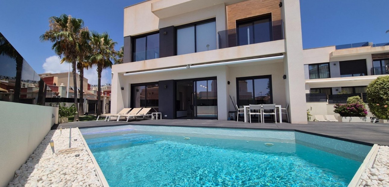 Herverkoop - Villa -
Torrevieja - Torreblanca