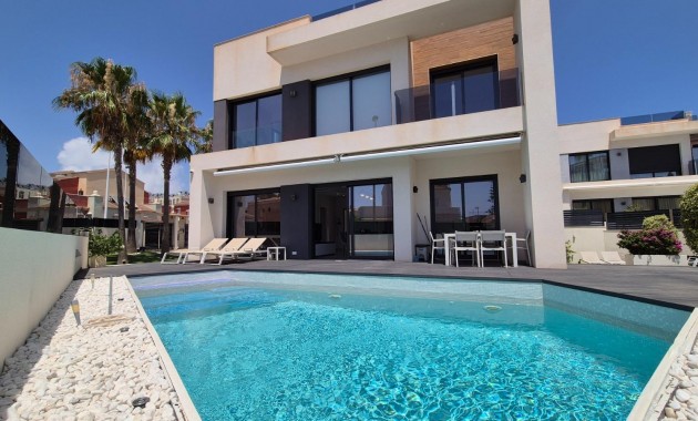 Herverkoop - Villa -
Torrevieja - Torreblanca