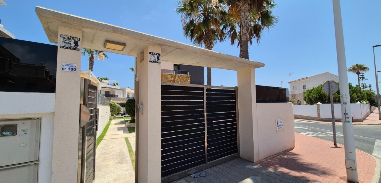 Herverkoop - Villa -
Torrevieja - Torreblanca