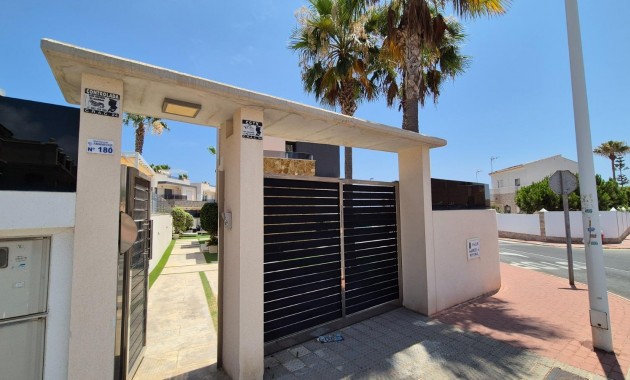 Herverkoop - Villa -
Torrevieja - Torreblanca