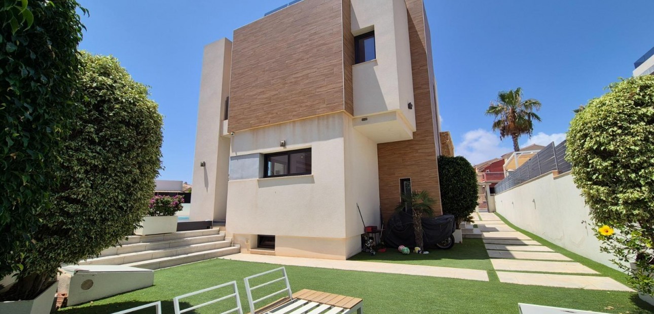 Herverkoop - Villa -
Torrevieja - Torreblanca