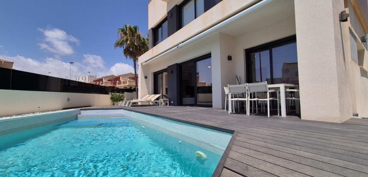Herverkoop - Villa -
Torrevieja - Torreblanca