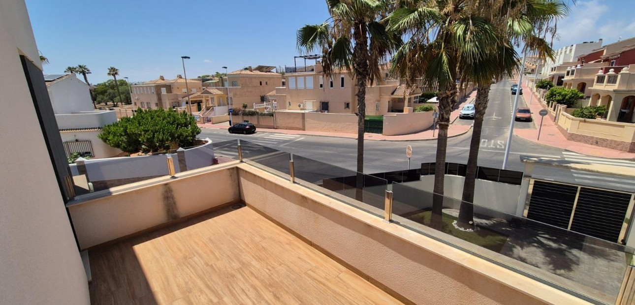 Herverkoop - Villa -
Torrevieja - Torreblanca