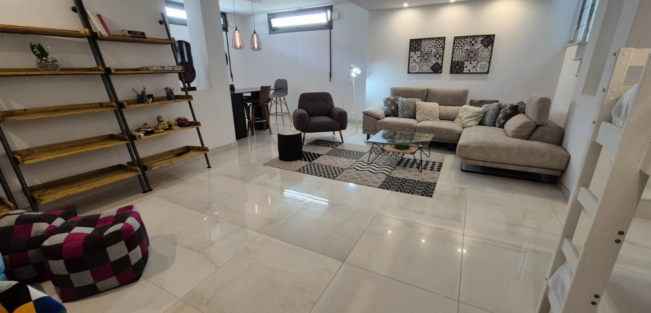 Herverkoop - Villa -
Torrevieja - Torreblanca