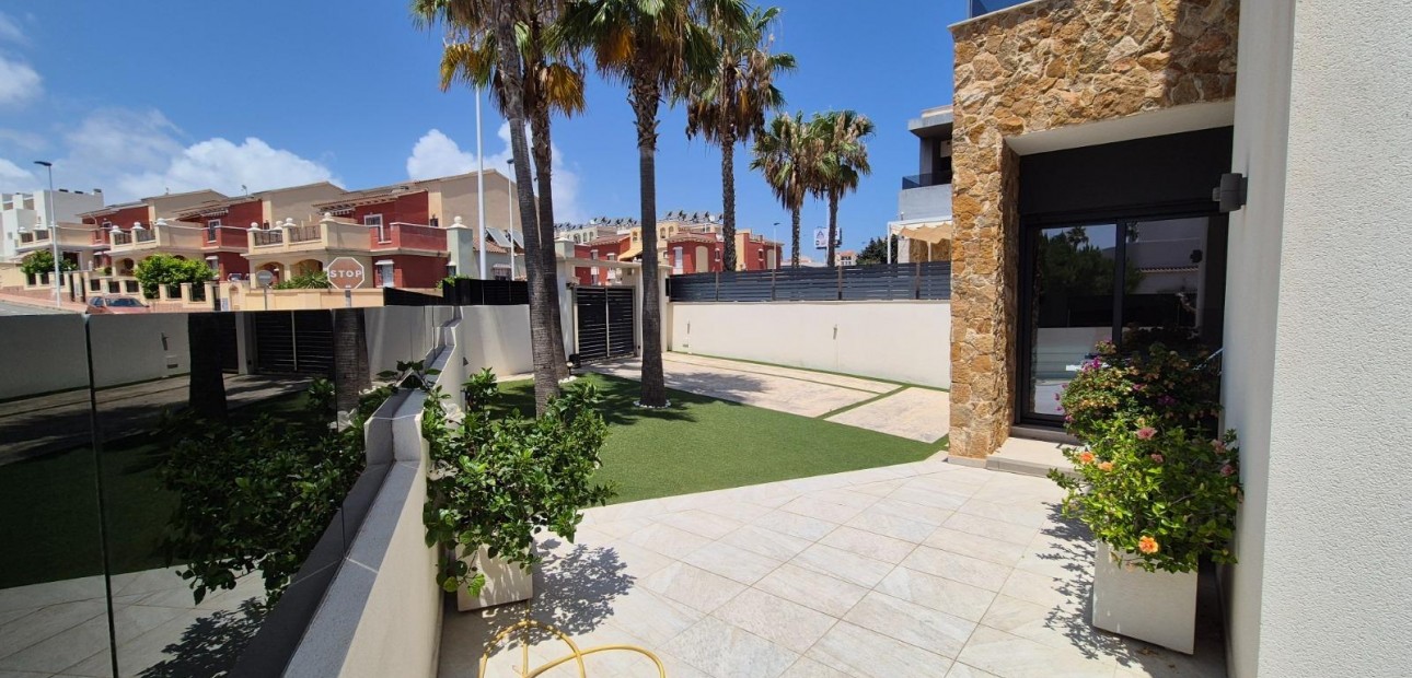 Herverkoop - Villa -
Torrevieja - Torreblanca