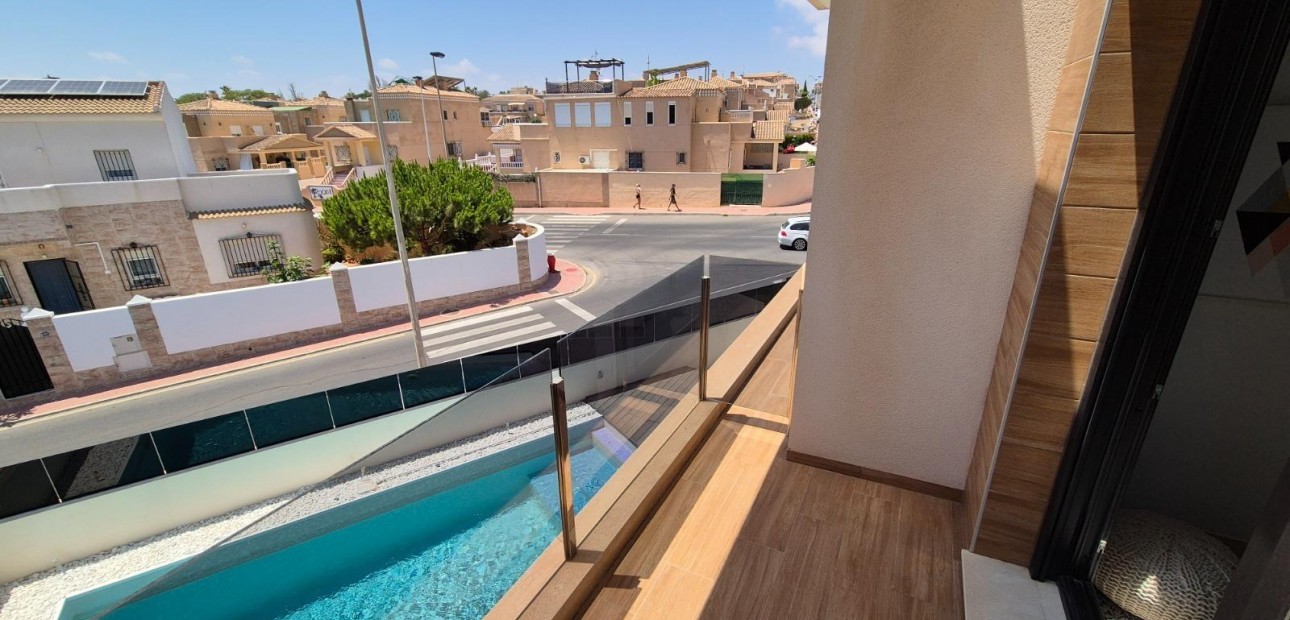 Herverkoop - Villa -
Torrevieja - Torreblanca