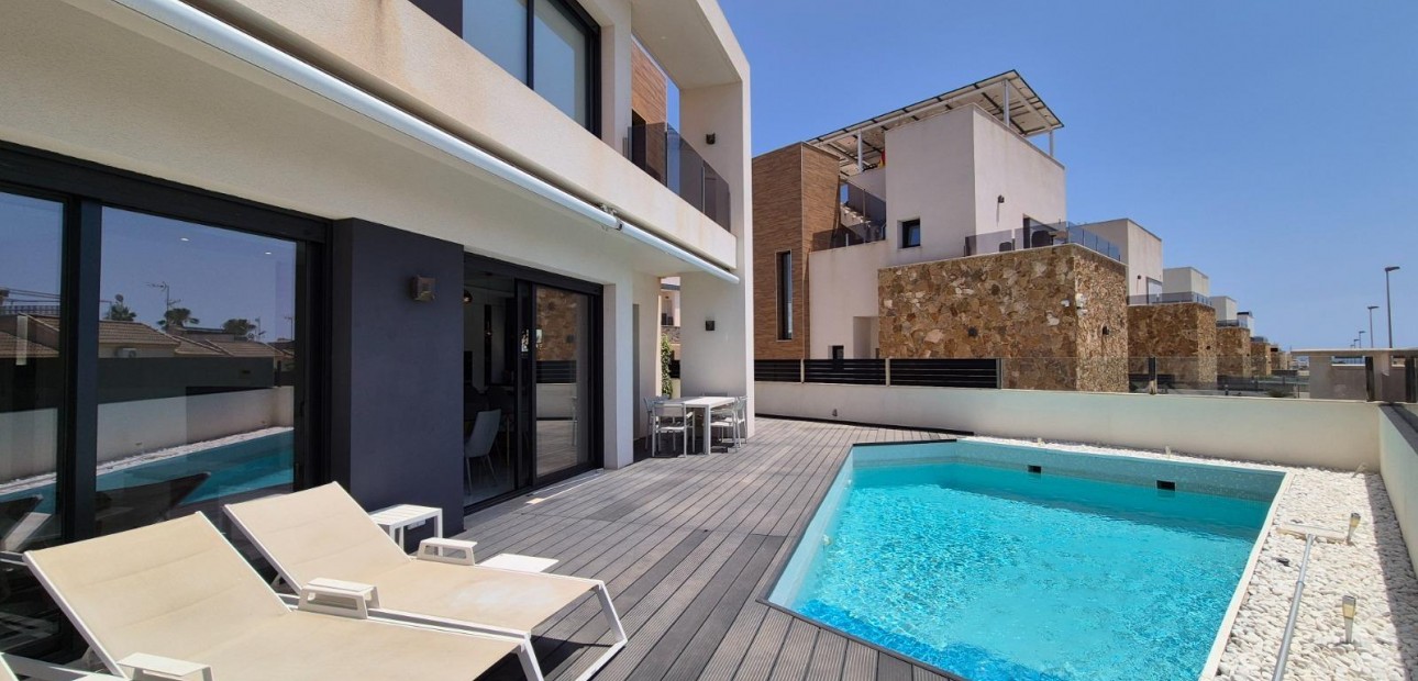 Herverkoop - Villa -
Torrevieja - Torreblanca