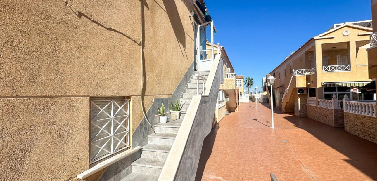 Herverkoop - Bungalow -
Torrevieja - Centro