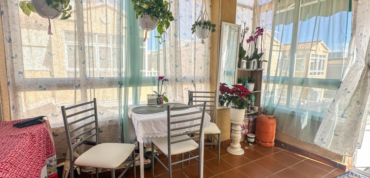 Herverkoop - Bungalow -
Torrevieja - Centro