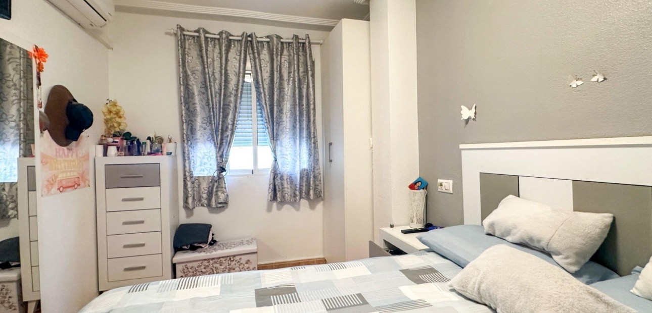 Herverkoop - Bungalow -
Torrevieja - Centro