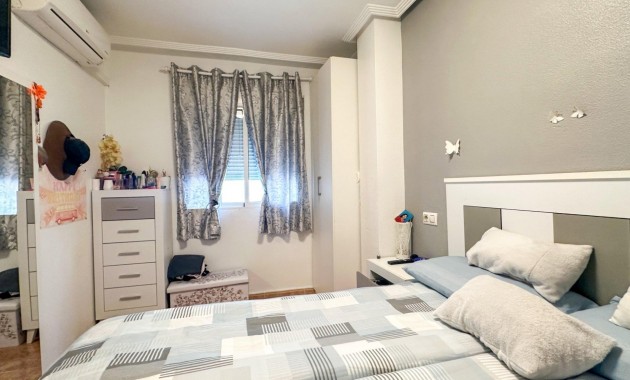 Herverkoop - Bungalow -
Torrevieja - Centro