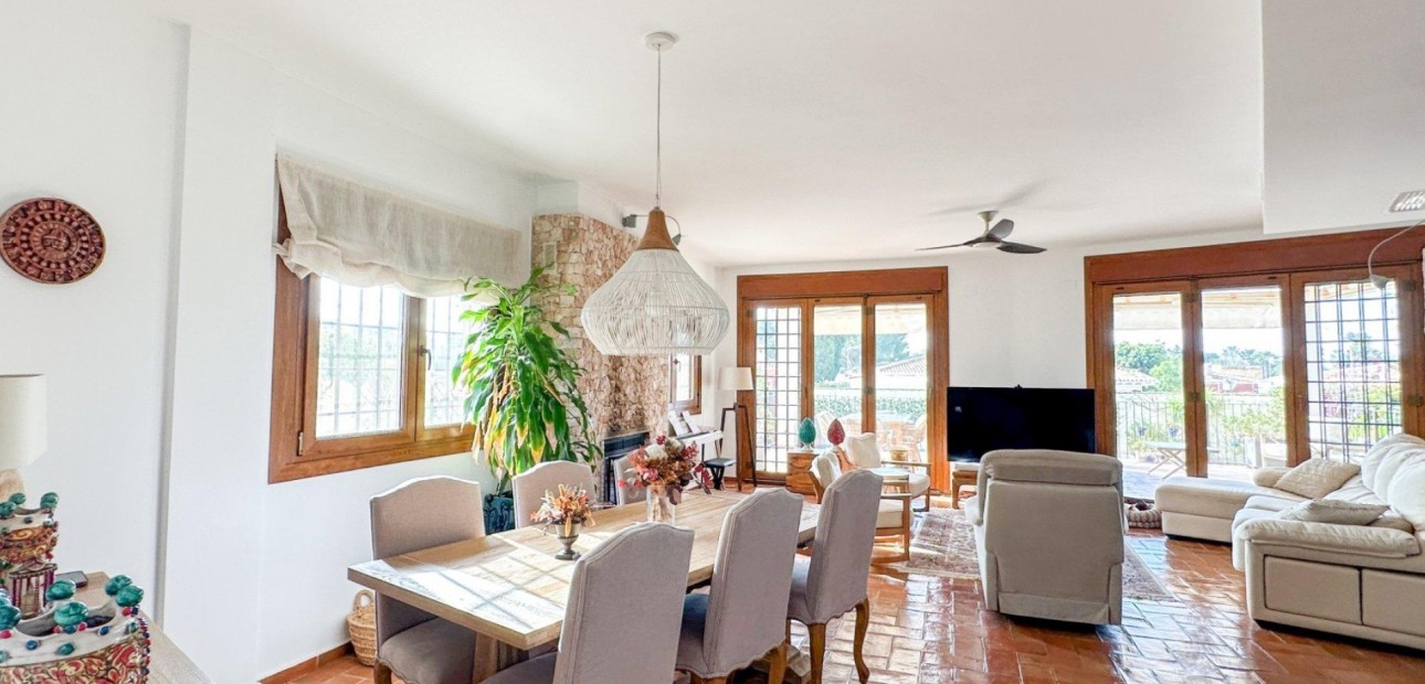 Herverkoop - Villa -
Orihuela Costa - Campoamor