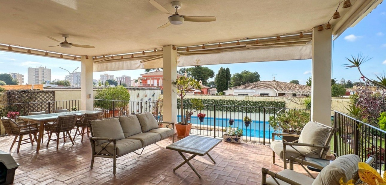 Herverkoop - Villa -
Orihuela Costa - Campoamor