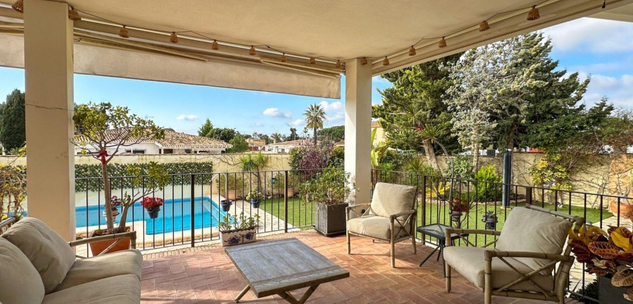 Herverkoop - Villa -
Orihuela Costa - Campoamor