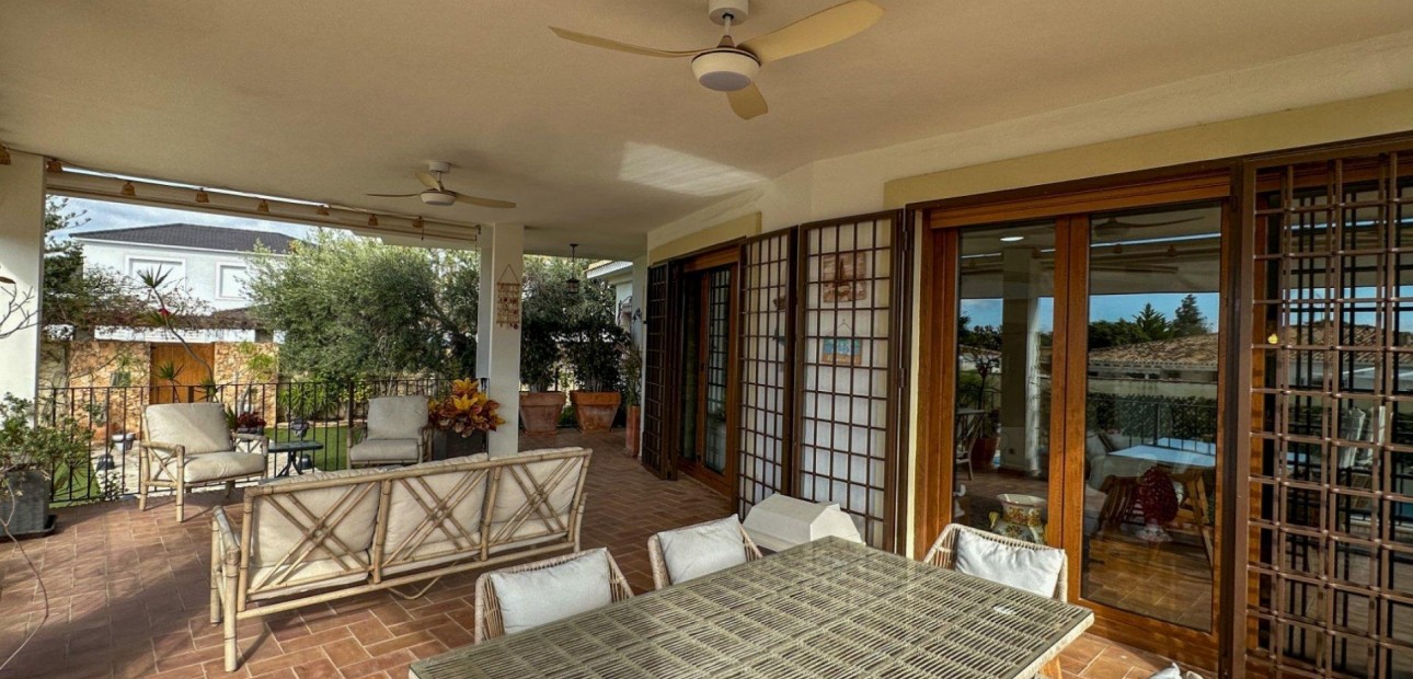 Herverkoop - Villa -
Orihuela Costa - Campoamor