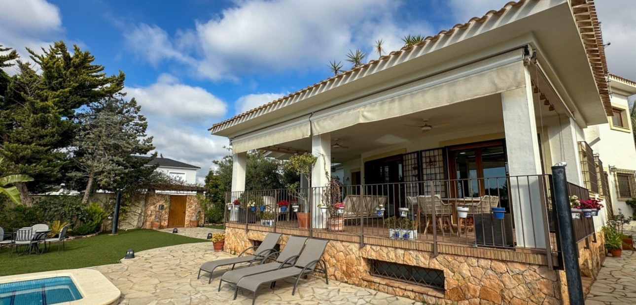 Herverkoop - Villa -
Orihuela Costa - Campoamor