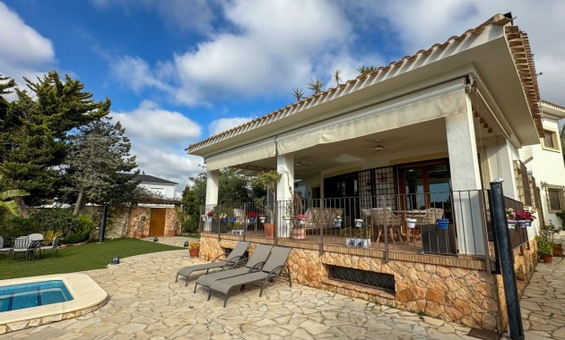 Herverkoop - Villa -
Orihuela Costa - Campoamor