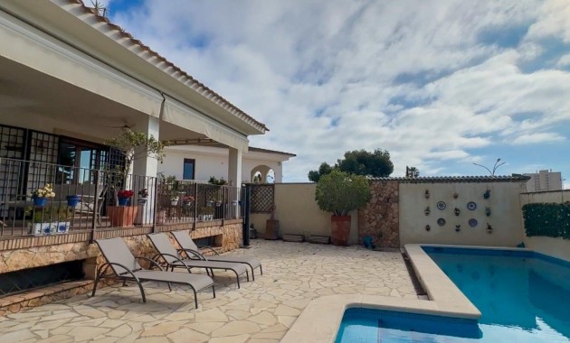 Herverkoop - Villa -
Orihuela Costa - Campoamor