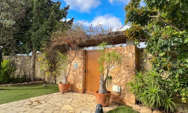 Herverkoop - Villa -
Orihuela Costa - Campoamor