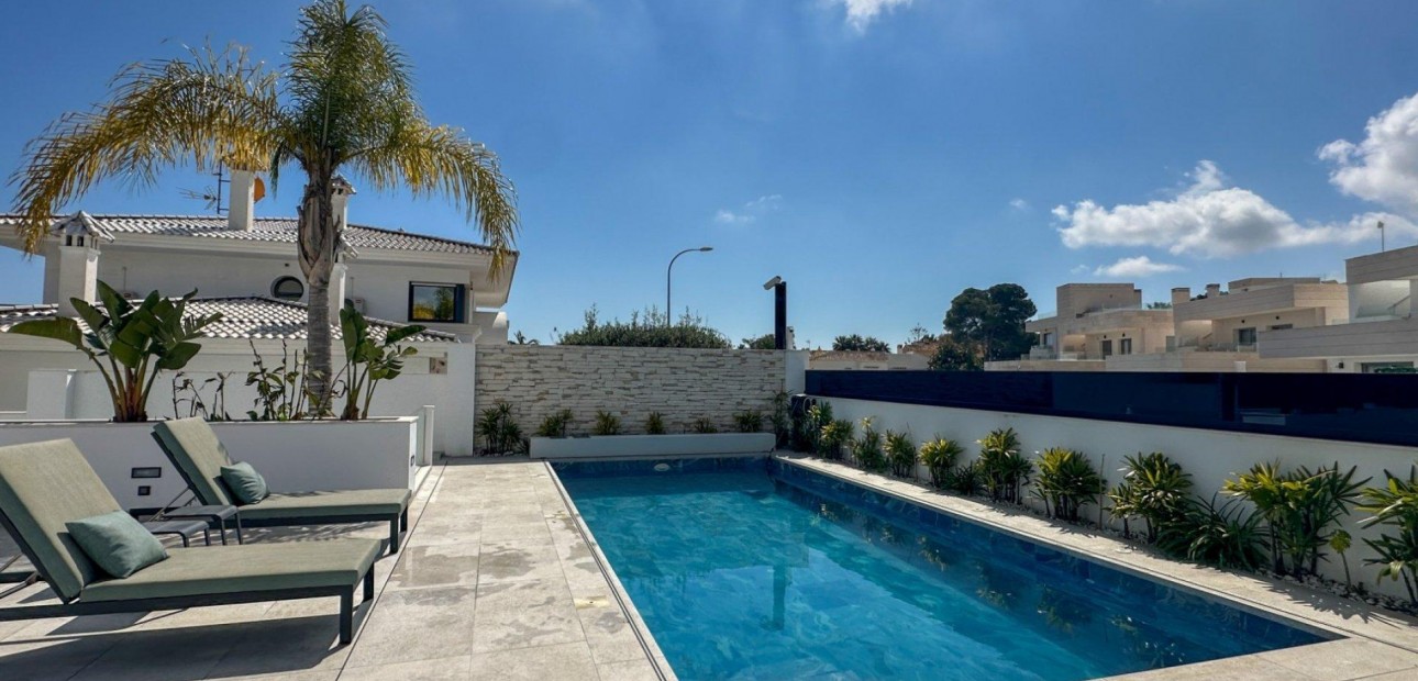 Herverkoop - Villa -
Orihuela Costa - Villamartín-Las Filipinas