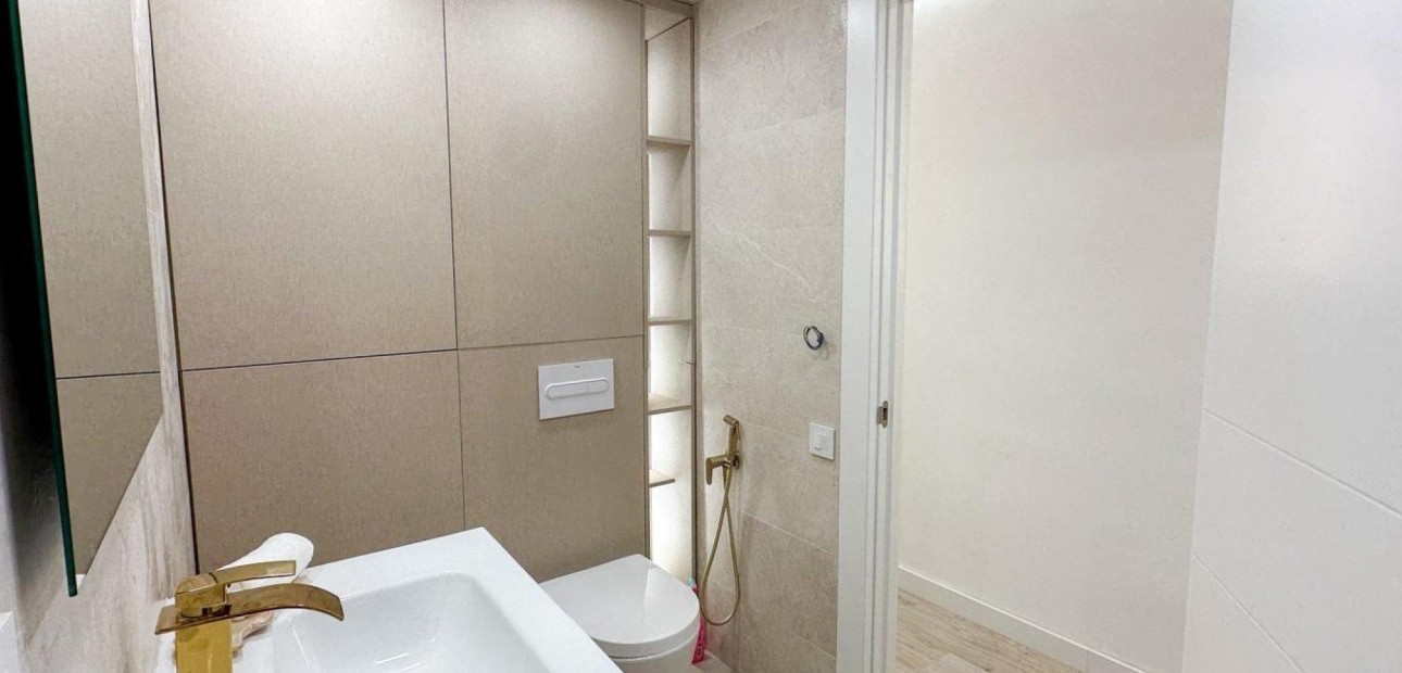 Herverkoop - Appartement / flat -
Torrevieja - Playa de los Naufragos