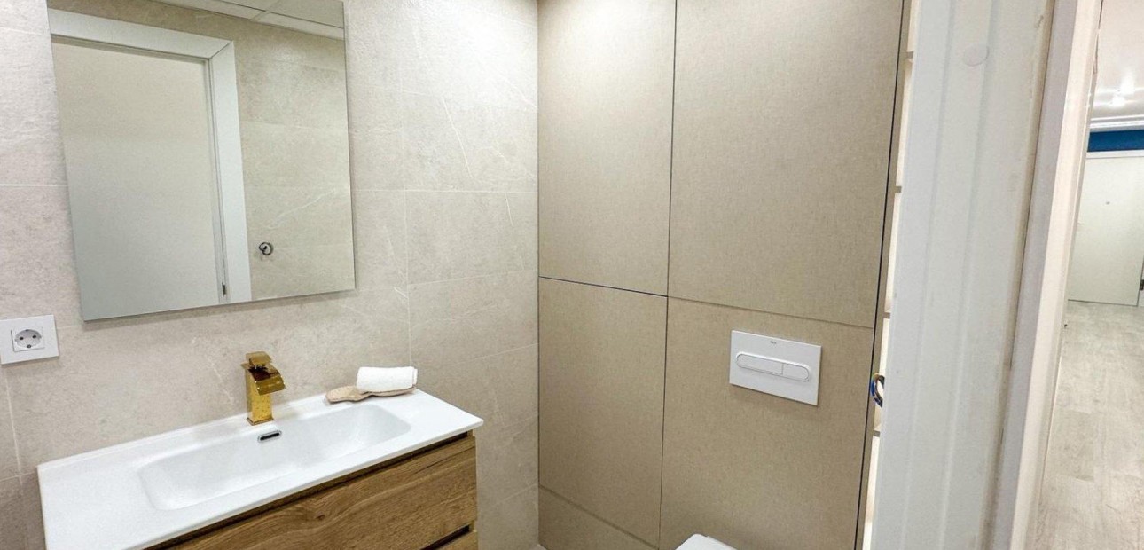 Herverkoop - Appartement / flat -
Torrevieja - Playa de los Naufragos