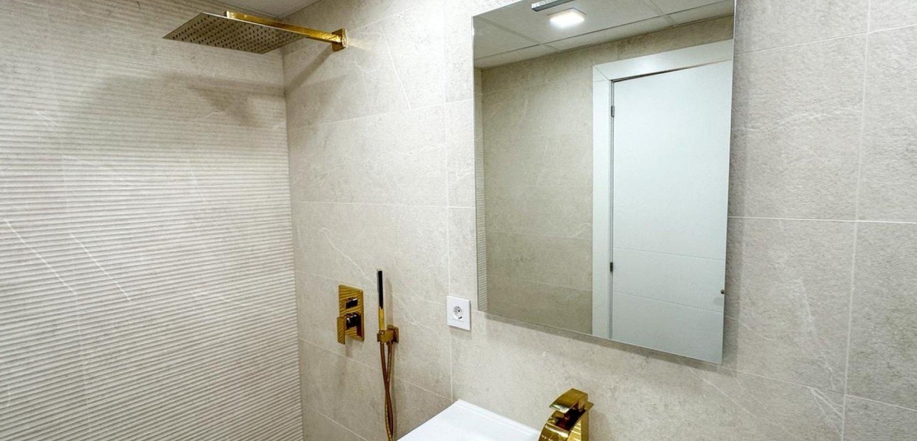 Herverkoop - Appartement / flat -
Torrevieja - Playa de los Naufragos